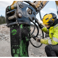 Excavator attachments maintenance guide 9.6.2026